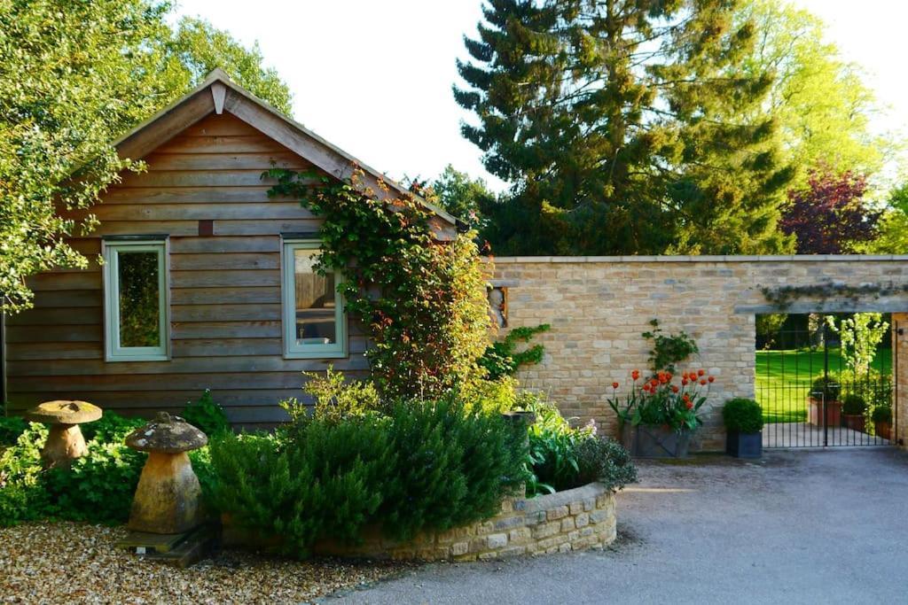 Charming Cottage Surrounded By Idyllic Garden In Peaceful Location In Central تشارلبوري المظهر الخارجي الصورة